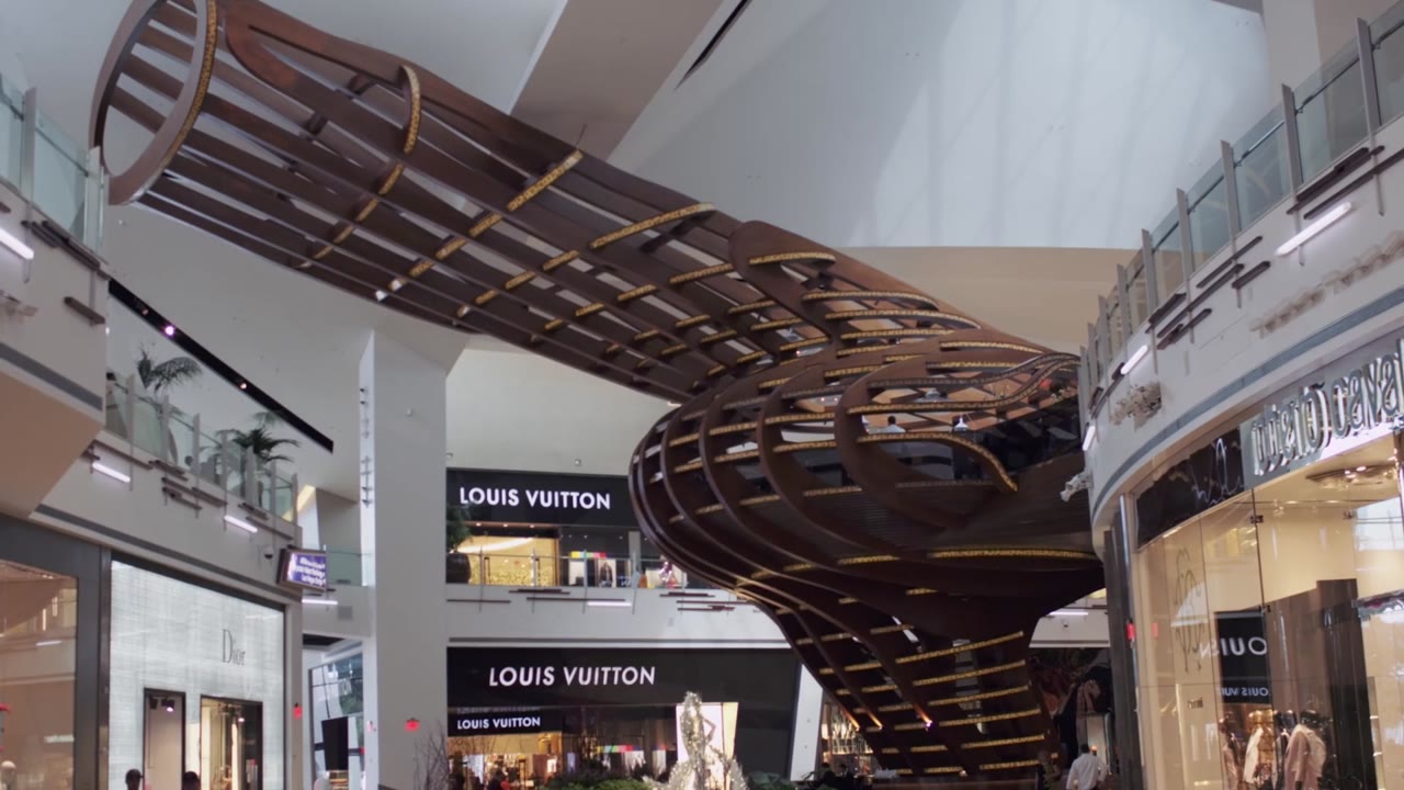 How to Vegas — Luxury Shopping